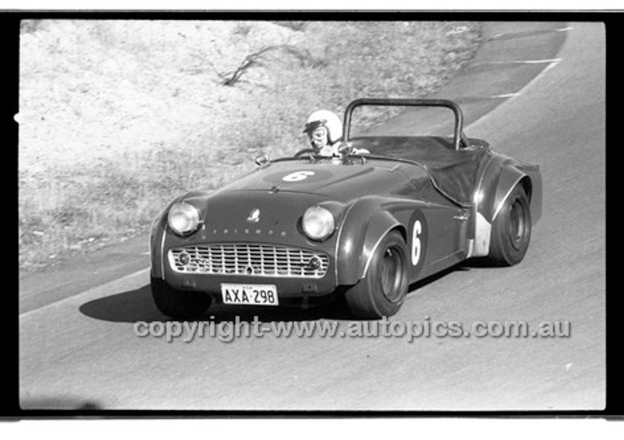 B. Campbell Triumph TR3A - Amaroo Park 31th May 1970 - 70-AM31570-257