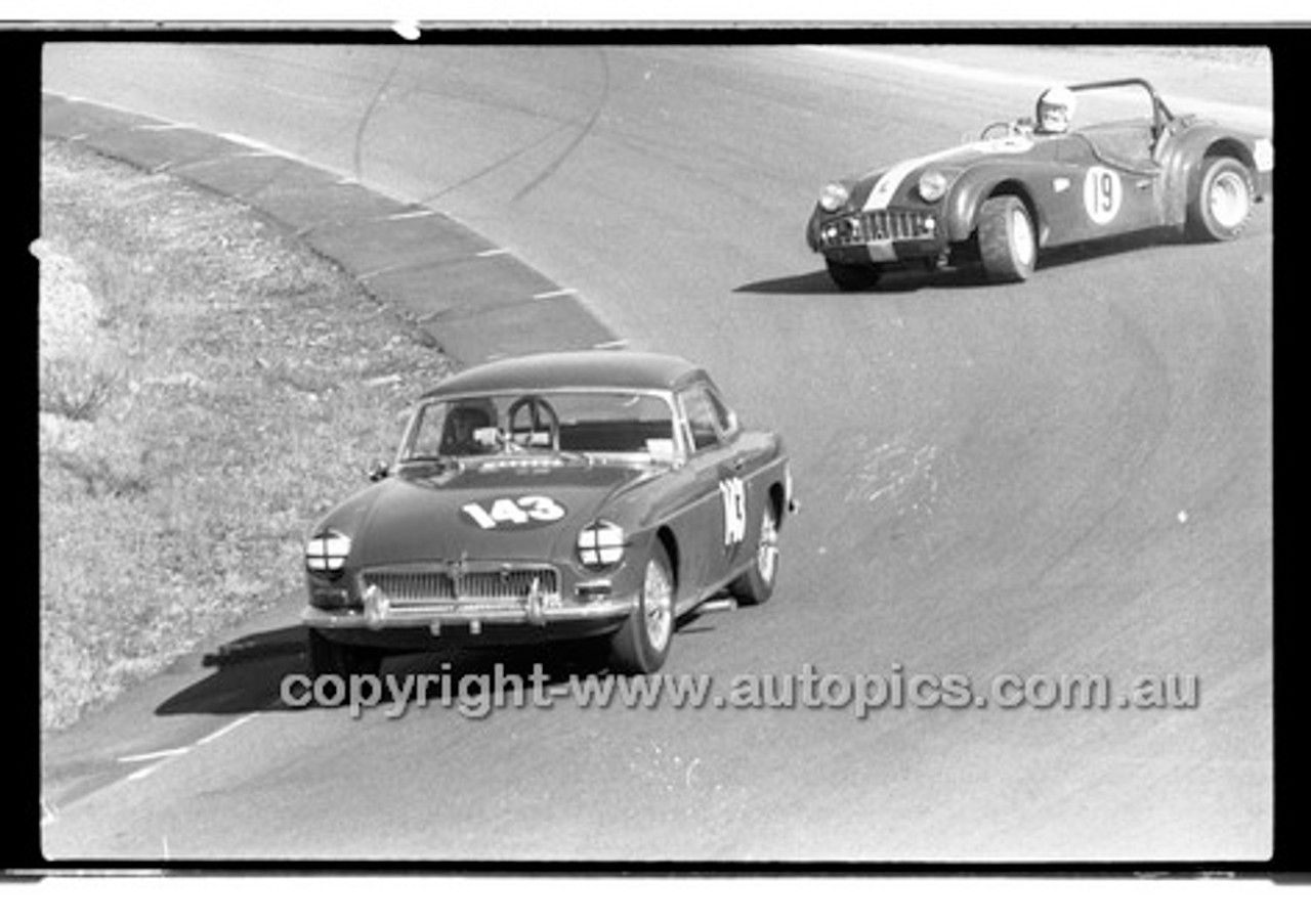 B. Rottenbury MGB - Amaroo Park 31th May 1970 - 70-AM31570-259