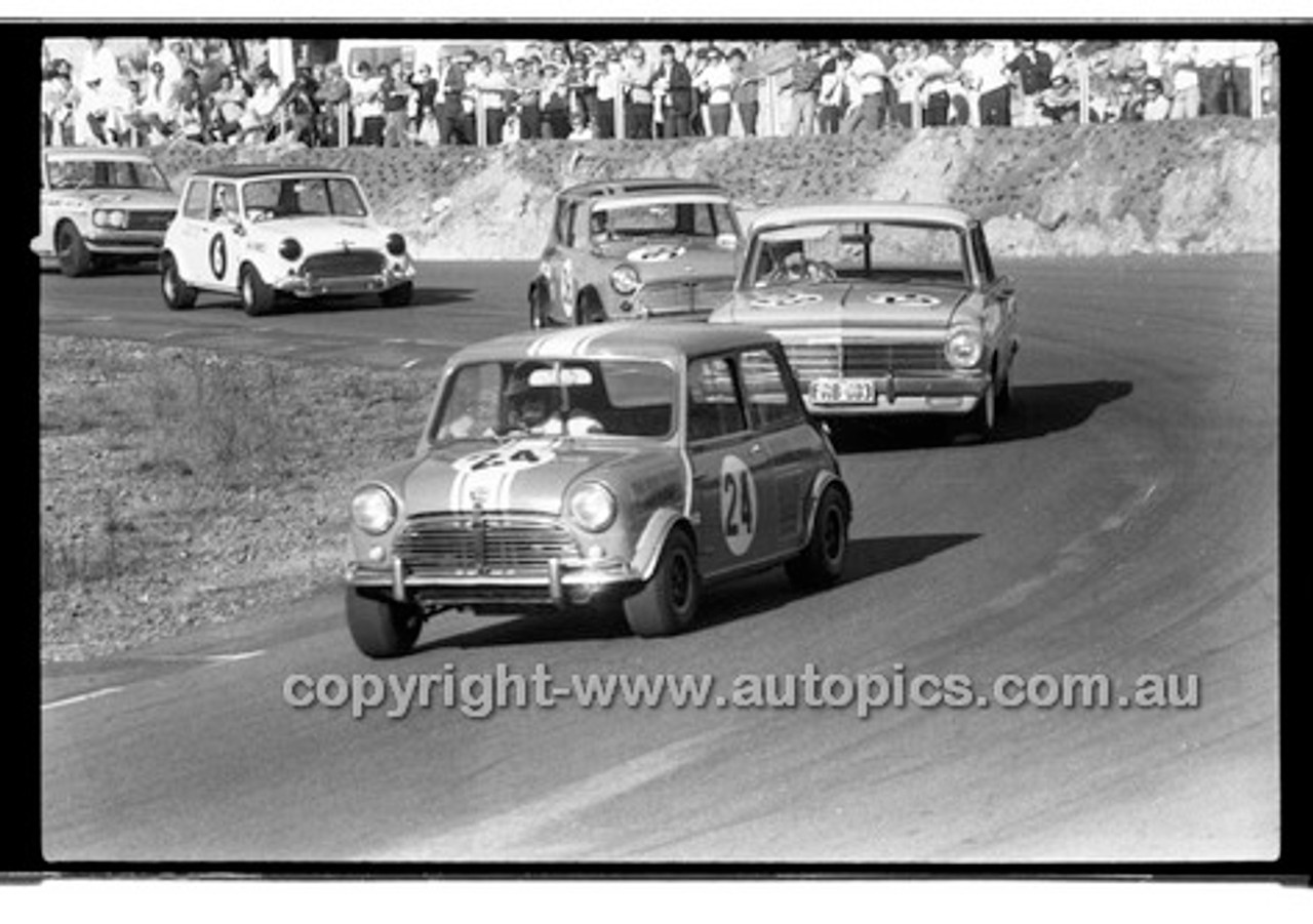 R. Cook Austin Cooper S - Amaroo Park 31th May 1970 - 70-AM31570-319