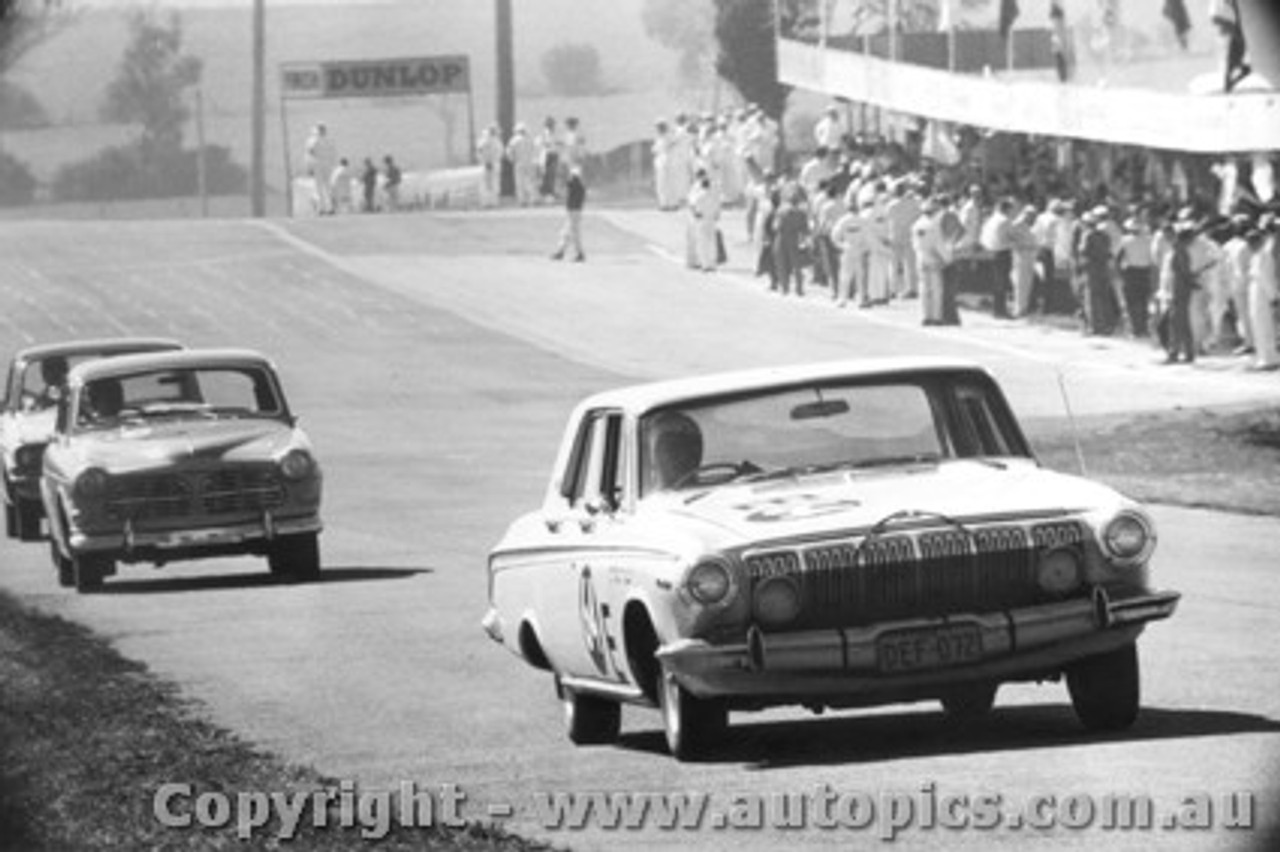 67712 - Sharp / Derriman -  63 Dodge Phoenix Auto ahead of Lister / Seldon -  66 Volvo 122s - Bathurst 1967