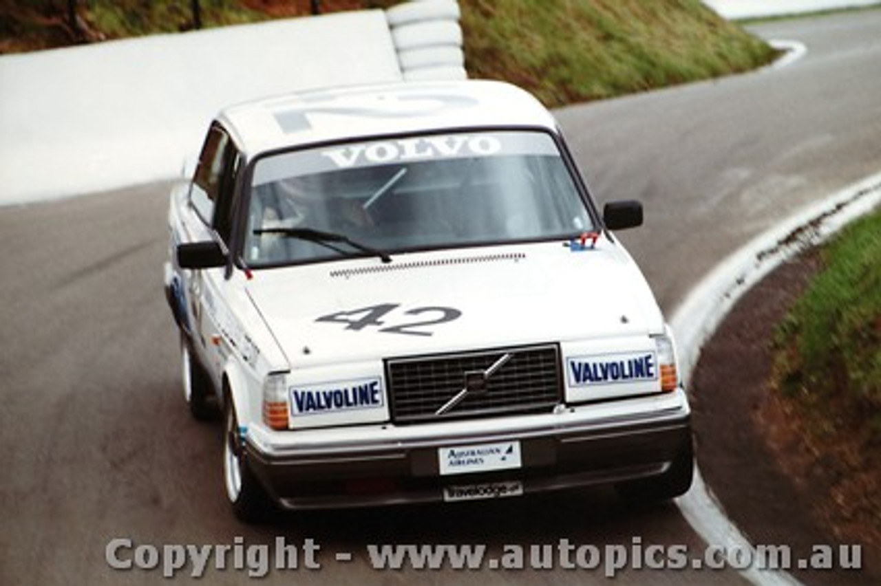 86718 - Chrichton / McRae  Volvo 240 Turbo  Bathurst 1986