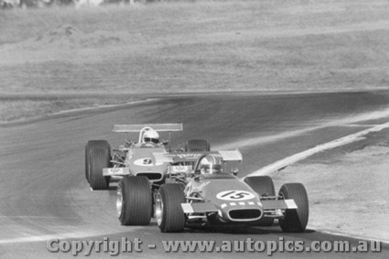 71504 - Campbell  leads Hamilton, both in Elfin 600B Oran Park 1971