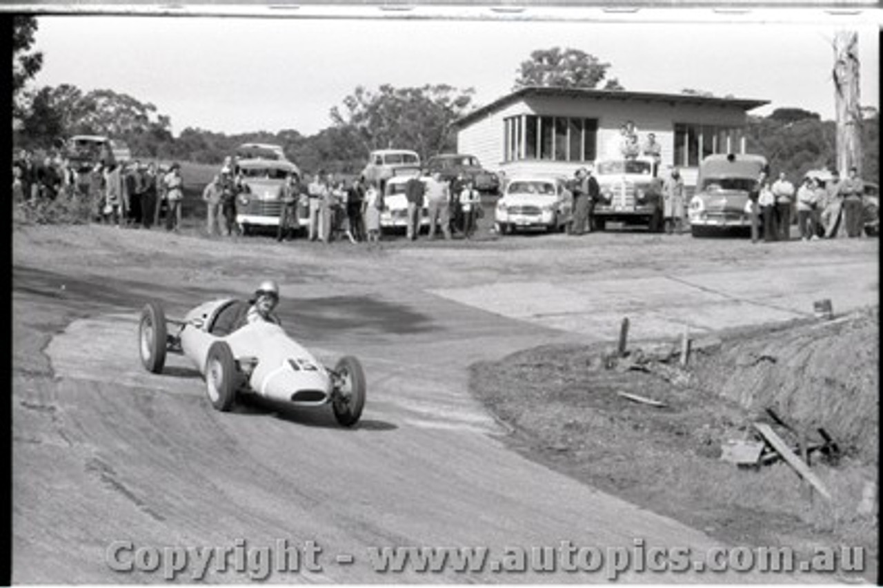 Hepburn Springs - All images from 1960 - Photographer Peter D'Abbs - Code HS60-66