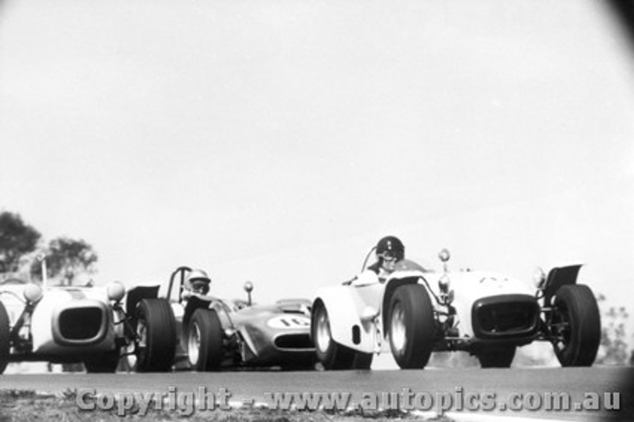 68426 - Pinkerton Lotus Super ahead of Tony OxleyHustler SCI Oran Park 1968