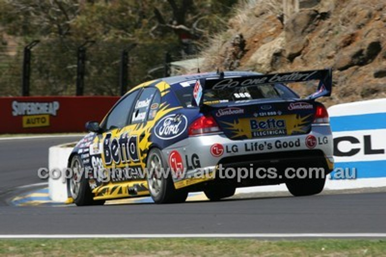 Super Cheap Auto 1000 Bathurst 8th October 2006 - Photographer Marshall Cass - Code 06-MC-B06-096