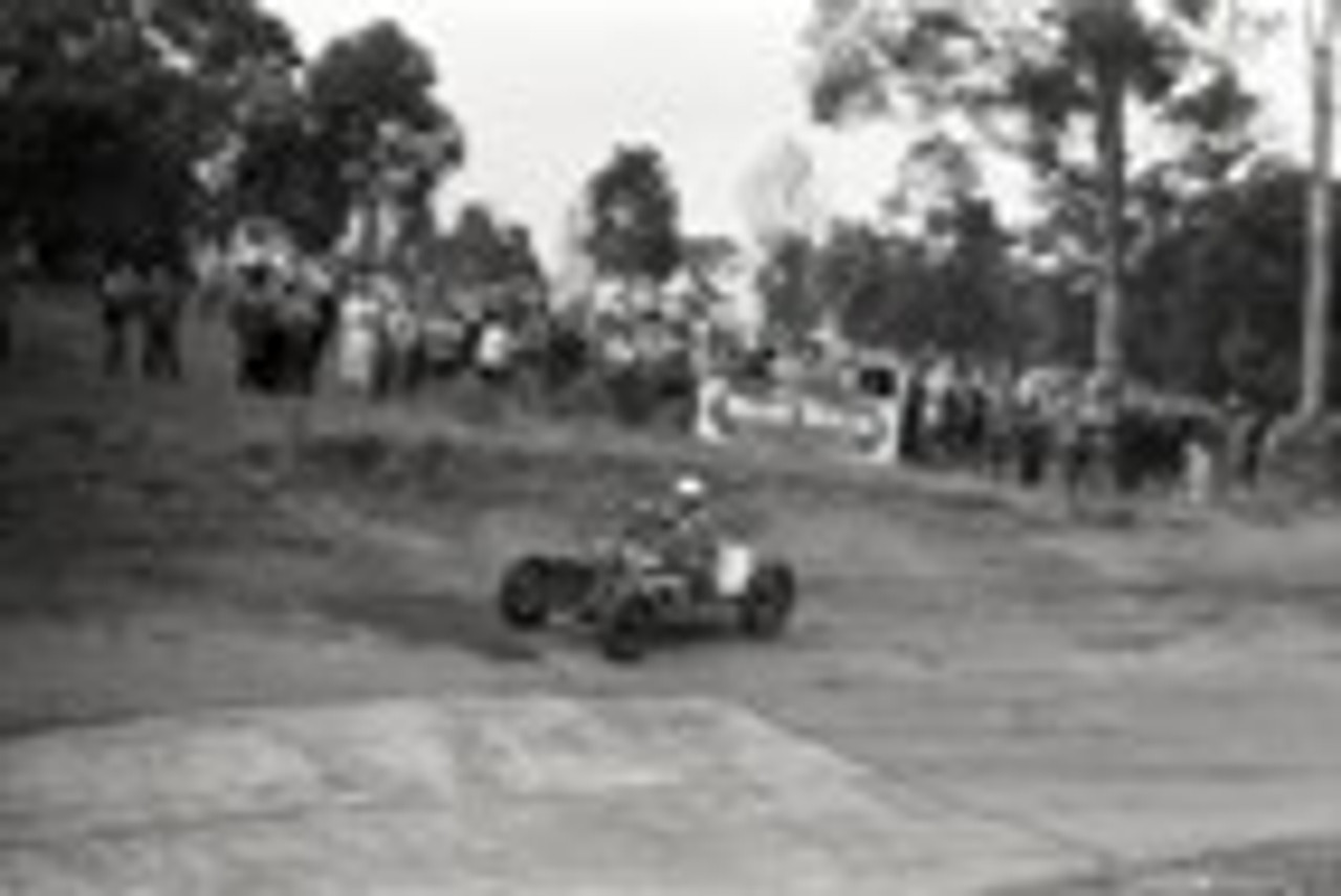 Hepburn Springs Hill Climb 1959 - Photographer Peter D'Abbs - Code 599003