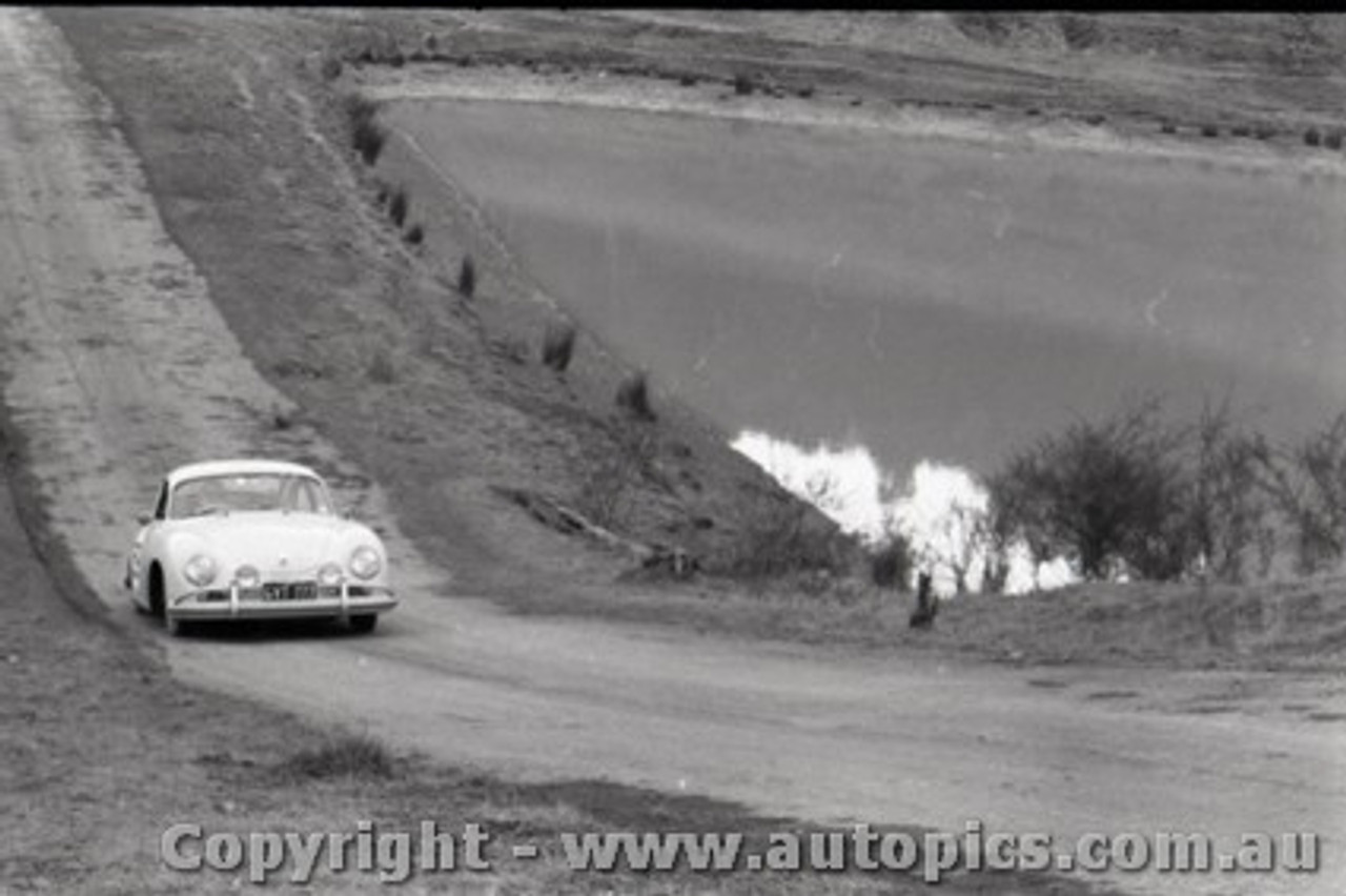 Rob Roy HillClimb 1959 - Photographer Peter D'Abbs - Code 599217