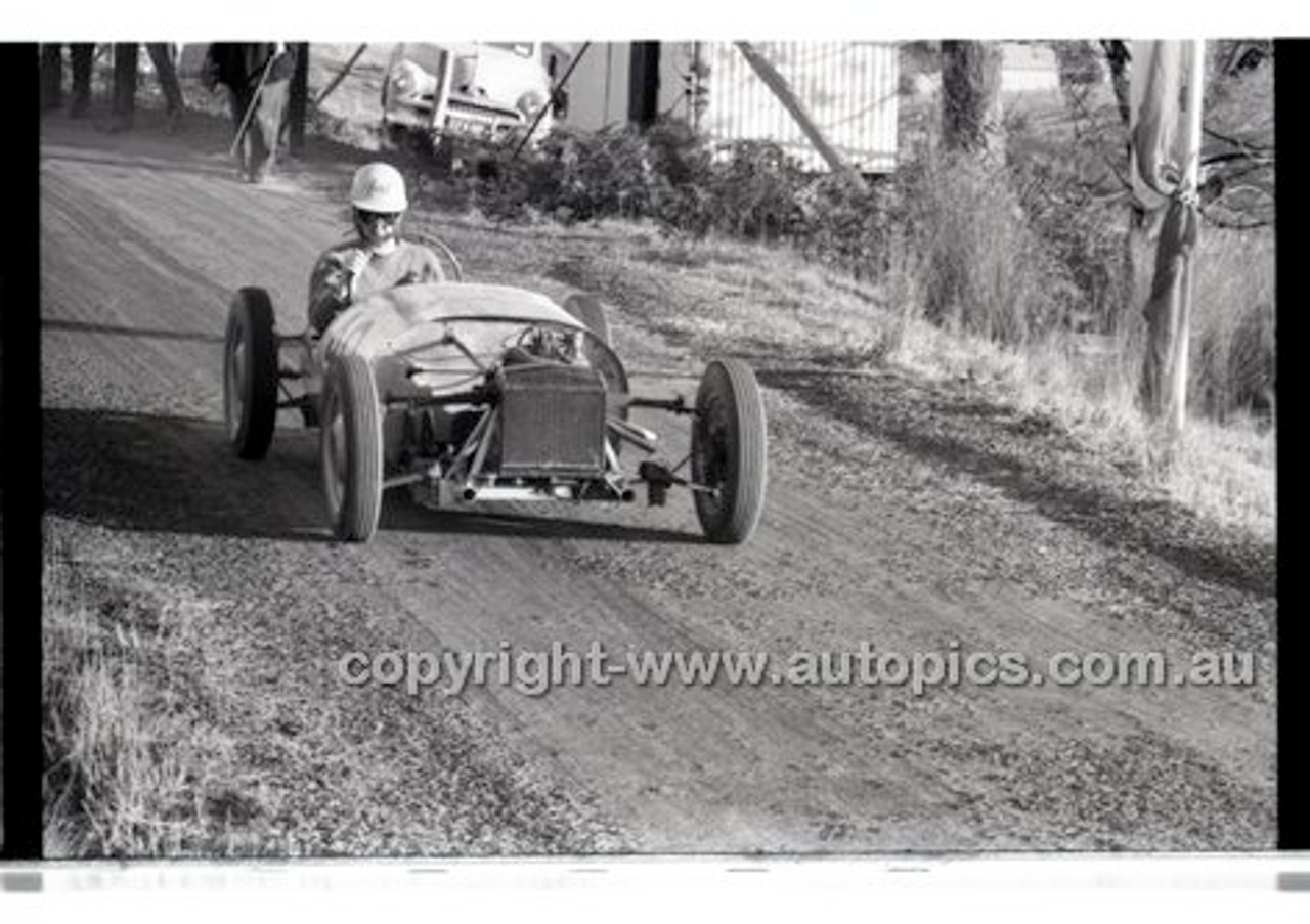 Rob Roy HillClimb 1st June 1958 - Photographer Peter D'Abbs - Code RR1658-026