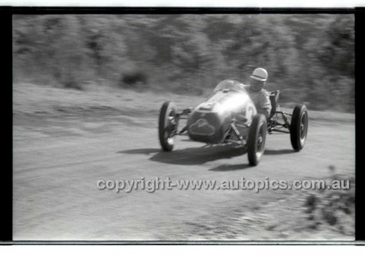 Rob Roy HillClimb 1st June 1958 - Photographer Peter D'Abbs - Code RR1658-040