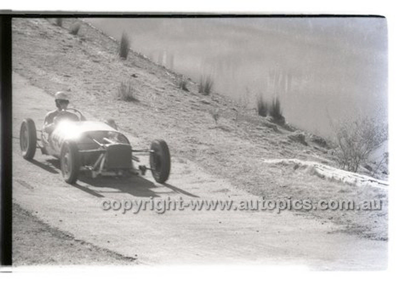 Rob Roy HillClimb 1st June 1958 - Photographer Peter D'Abbs - Code RR1658-042