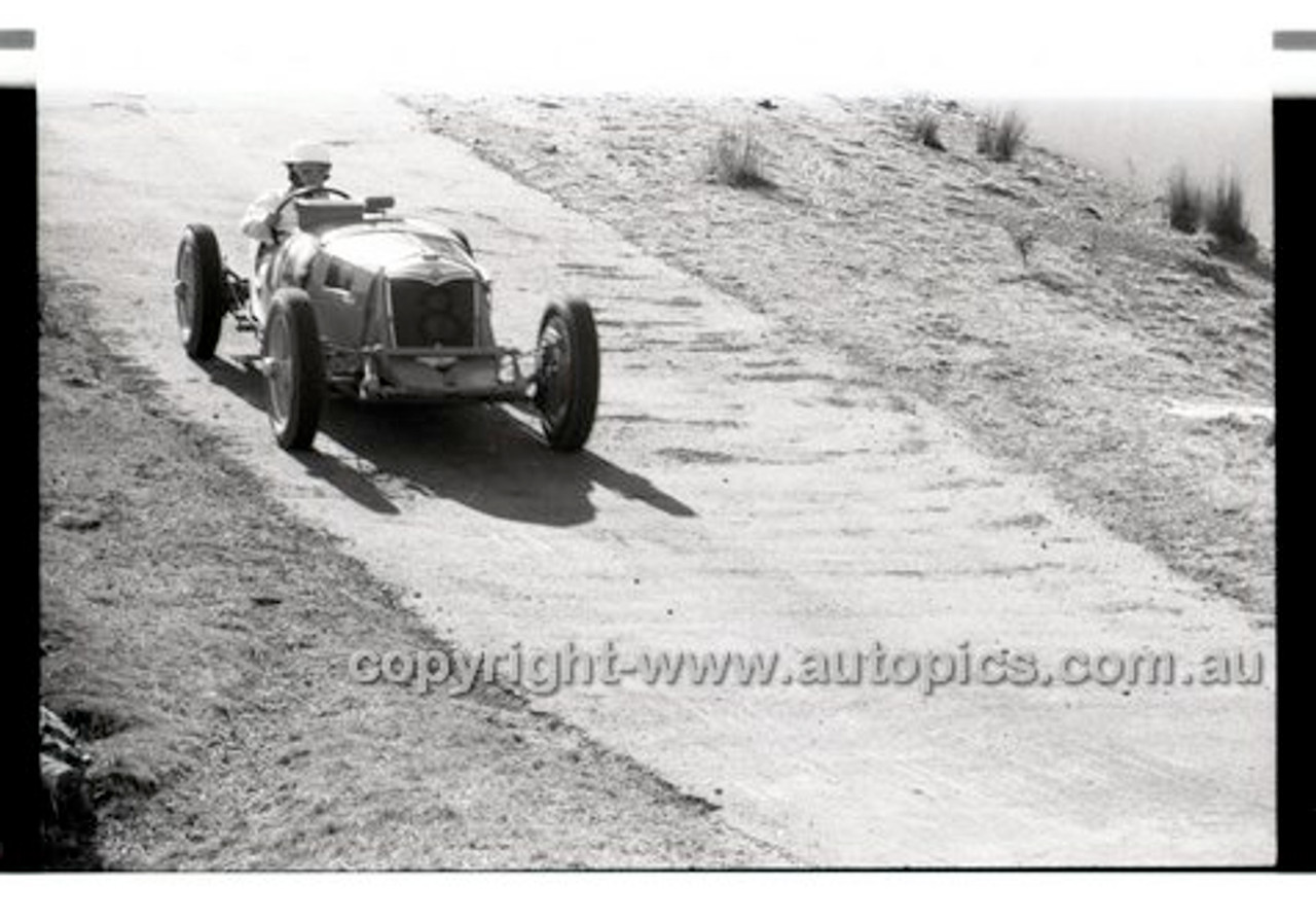 Rob Roy HillClimb 1st June 1958 - Photographer Peter D'Abbs - Code RR1658-045