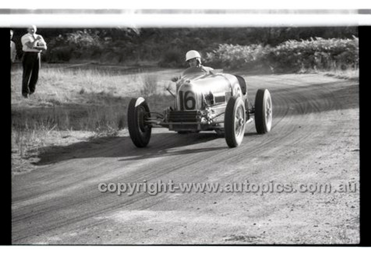 Rob Roy HillClimb 1st June 1958 - Photographer Peter D'Abbs - Code RR1658-046