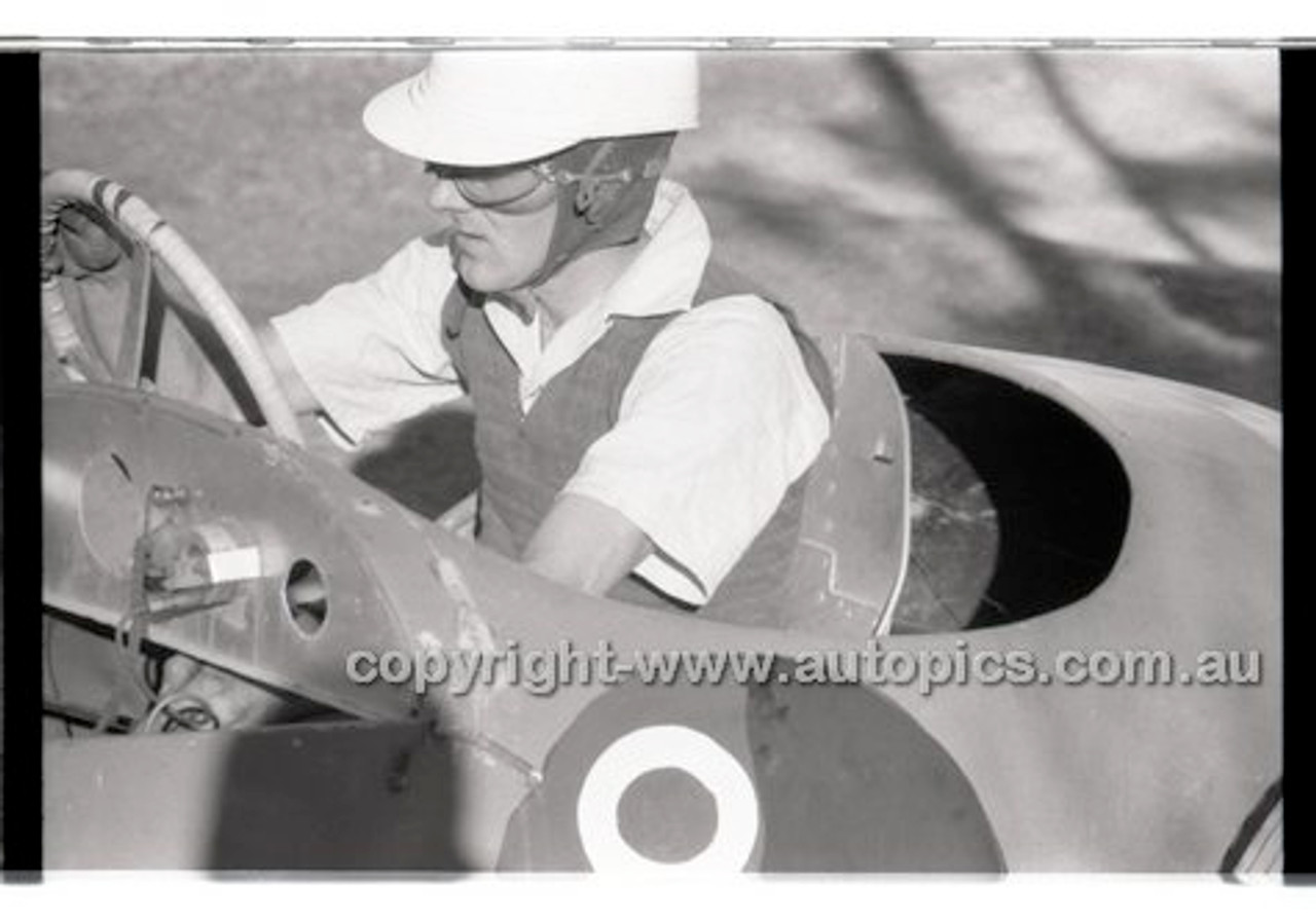 Rob Roy HillClimb 1st June 1958 - Photographer Peter D'Abbs - Code RR1658-058