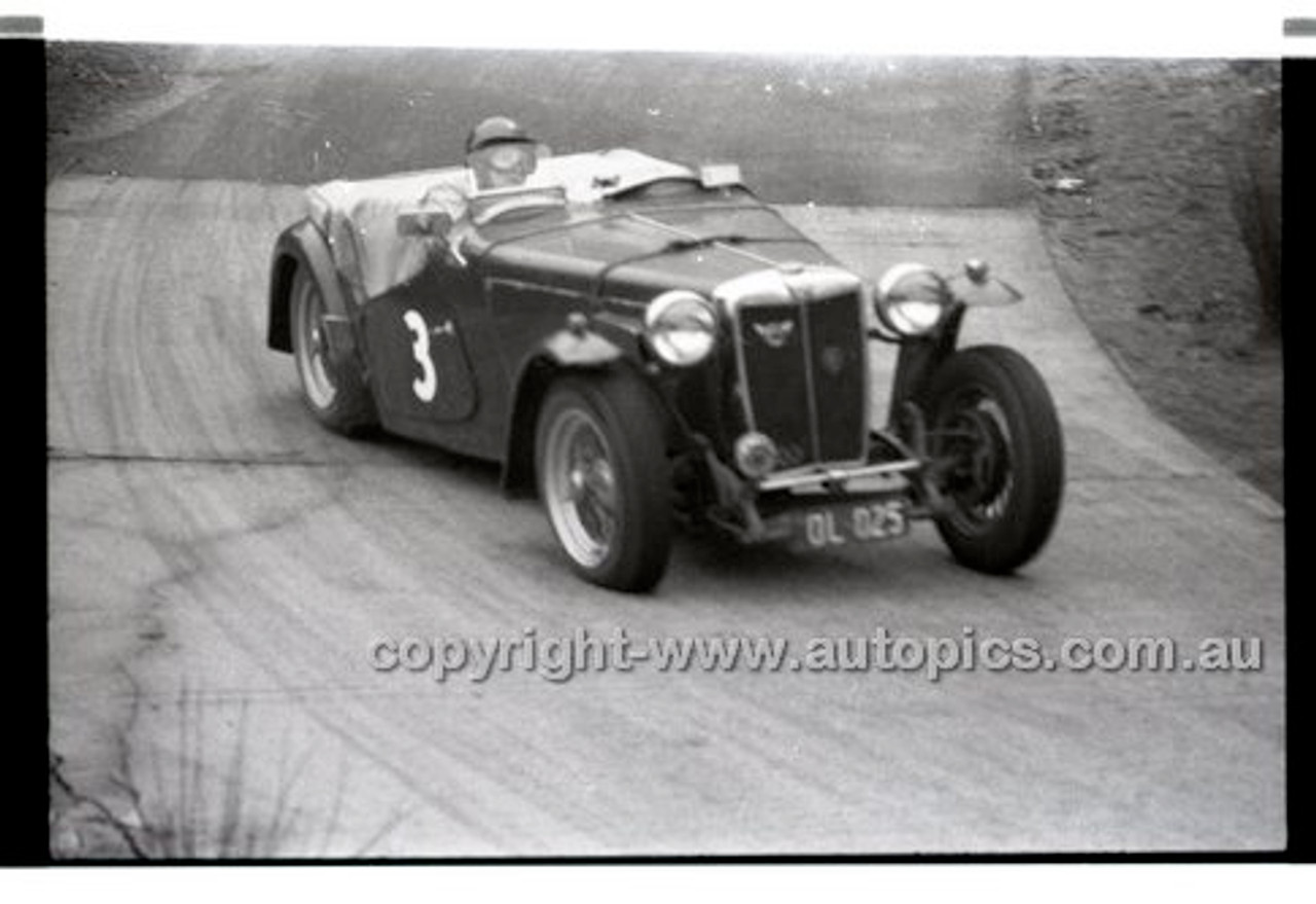 Rob Roy HillClimb 1st June 1958 - Photographer Peter D'Abbs - Code RR1658-068