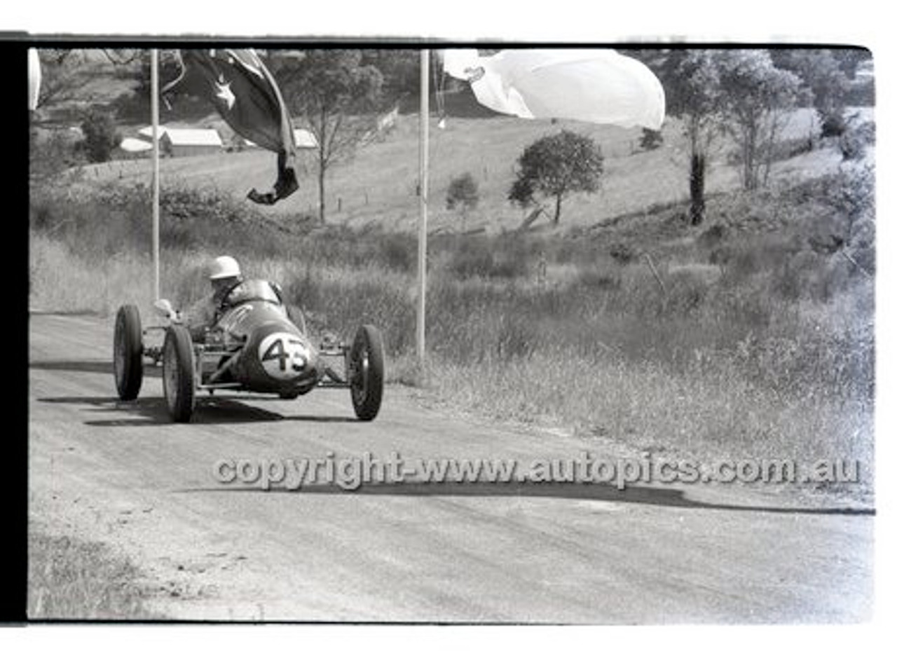 Rob Roy HillClimb 2nd February 1958 - Photographer Peter D'Abbs - Code RR1658-090