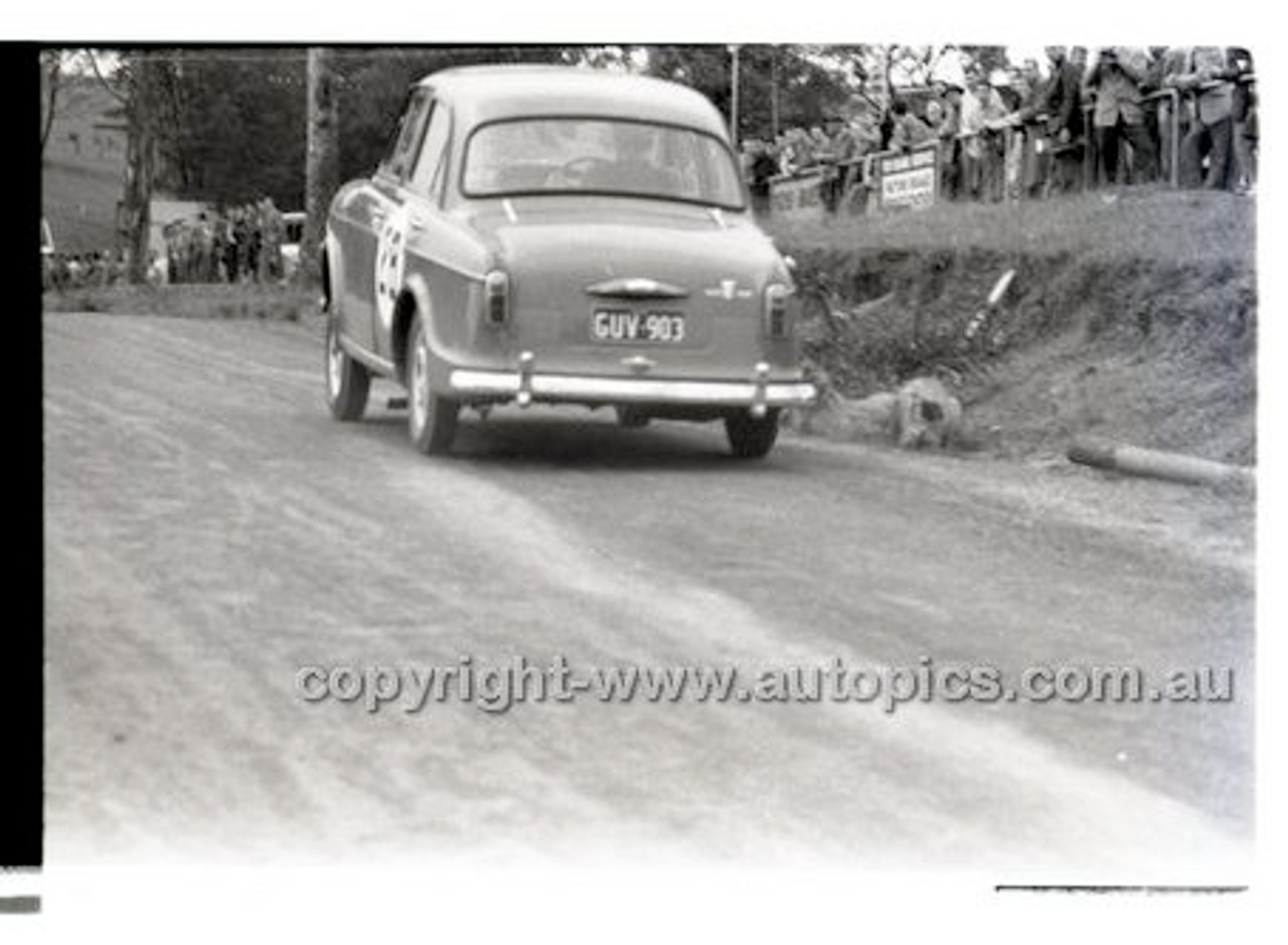 Rob Roy HillClimb 10th August 1958 - Photographer Peter D'Abbs - Code RR1658-109