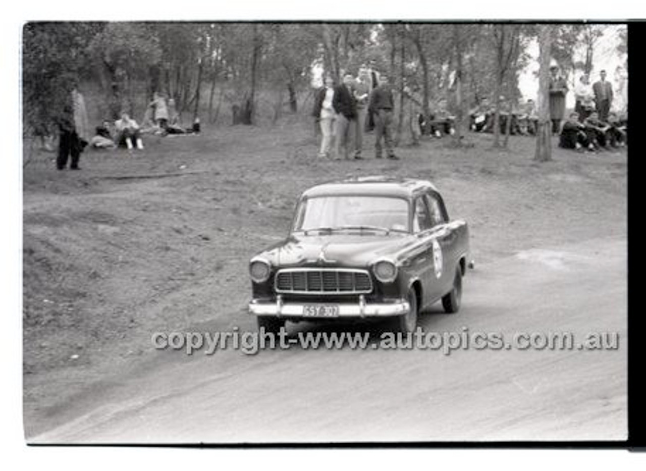 Rob Roy HillClimb 10th August 1958 - Photographer Peter D'Abbs - Code RR1658-110