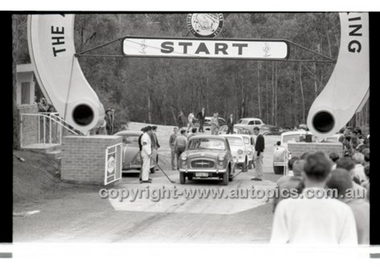 Rob Roy HillClimb 10th August 1958 - Photographer Peter D'Abbs - Code RR1658-131