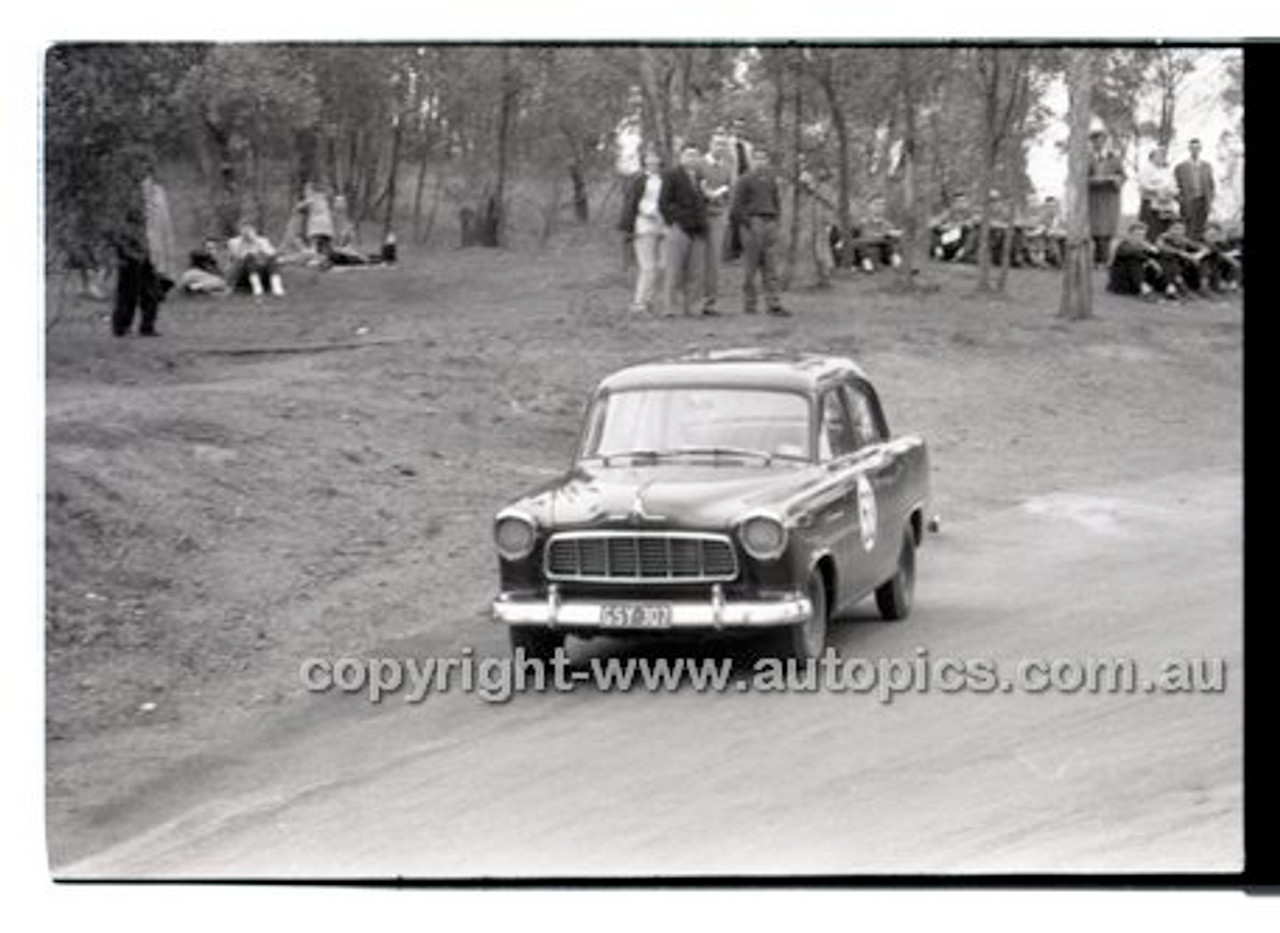 Rob Roy HillClimb 10th August 1958 - Photographer Peter D'Abbs - Code RR1658-133