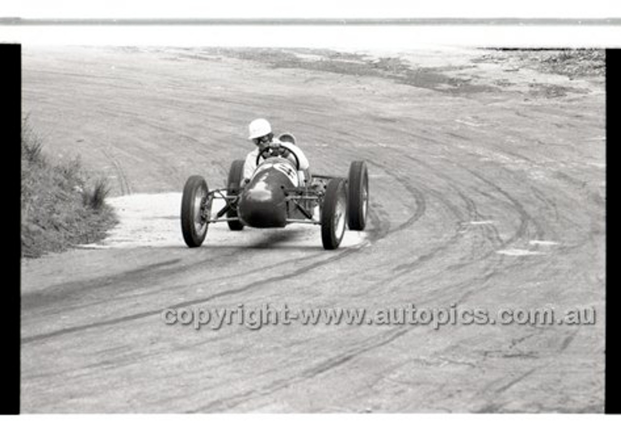 Rob Roy HillClimb 10th August 1958 - Photographer Peter D'Abbs - Code RR1658-145