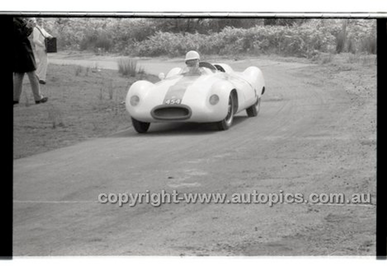 Rob Roy HillClimb 28th September 1958 - Photographer Peter D'Abbs - Code RR1658-211