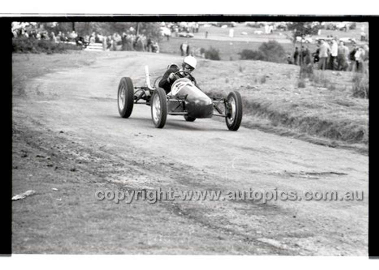 Rob Roy HillClimb 28th September 1958 - Photographer Peter D'Abbs - Code RR1658-213