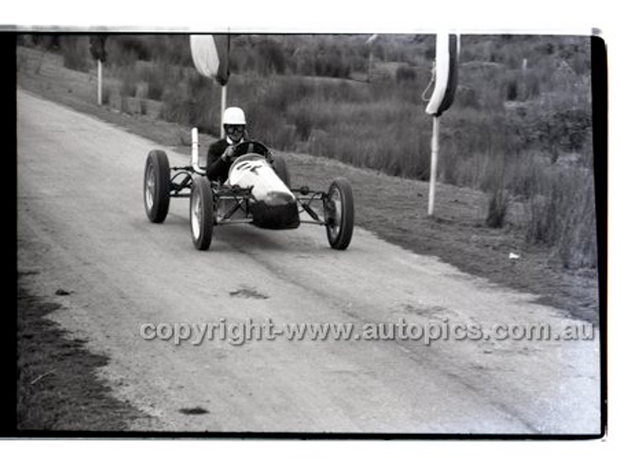 Rob Roy HillClimb 28th September 1958 - Photographer Peter D'Abbs - Code RR1658-220