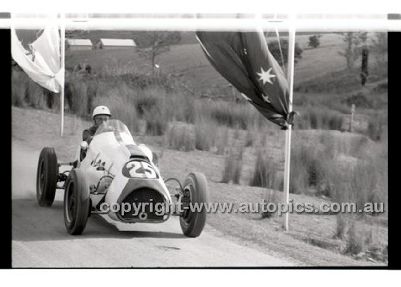 Rob Roy HillClimb 28th September 1958 - Photographer Peter D'Abbs - Code RR1658-223