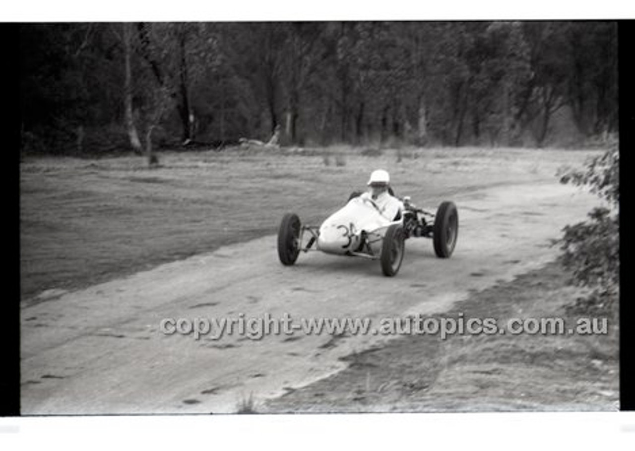 Rob Roy HillClimb 28th September 1958 - Photographer Peter D'Abbs - Code RR1658-228