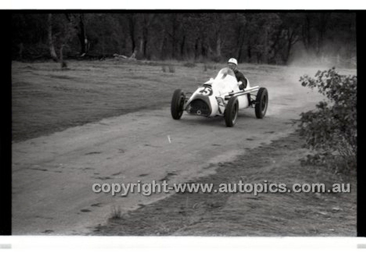 Rob Roy HillClimb 28th September 1958 - Photographer Peter D'Abbs - Code RR1658-230