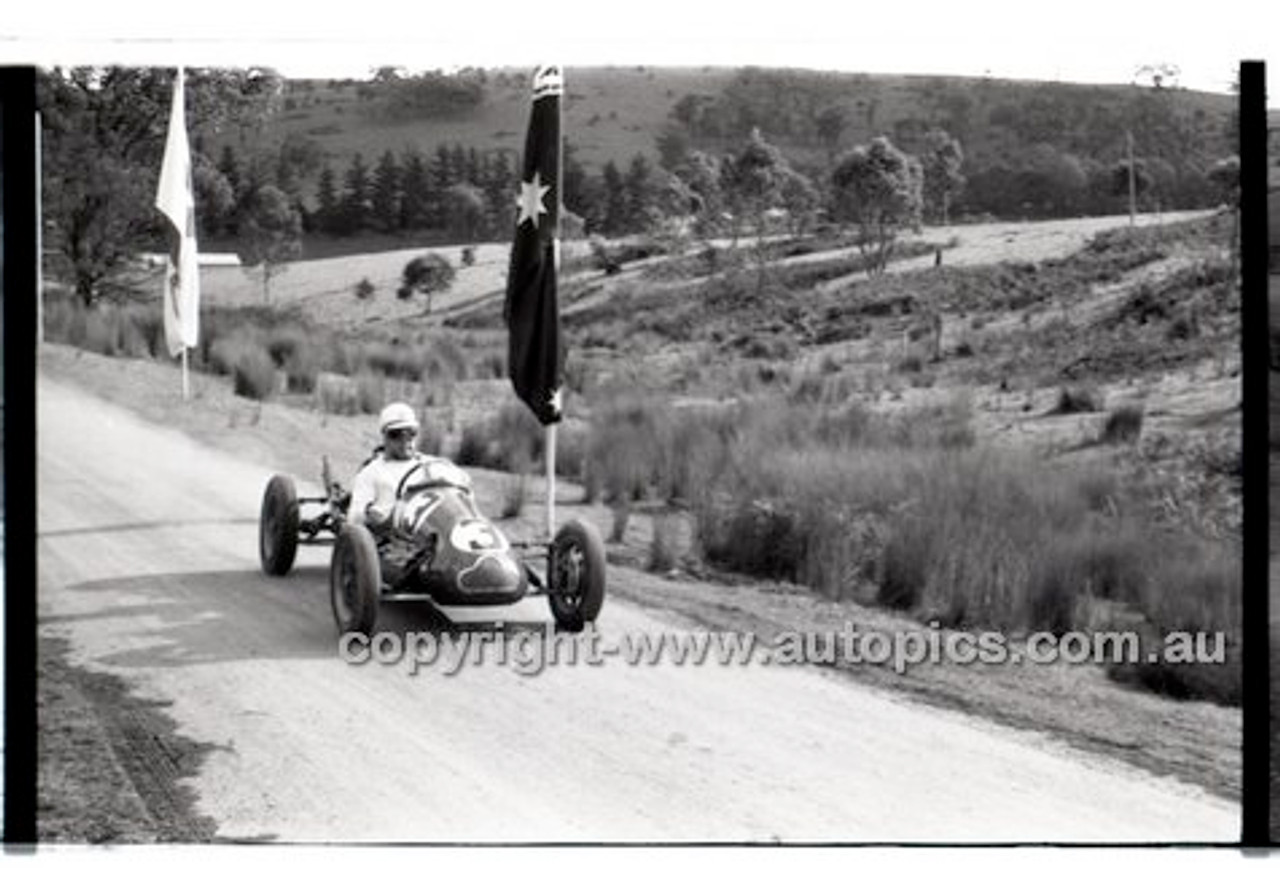 Rob Roy HillClimb 28th September 1958 - Photographer Peter D'Abbs - Code RR1658-258