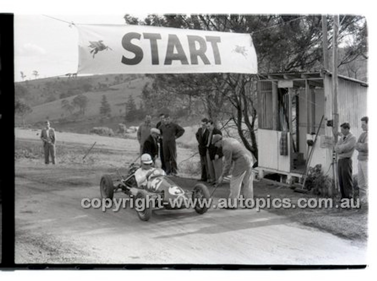 Rob Roy HillClimb 28th September 1958 - Photographer Peter D'Abbs - Code RR1658-260