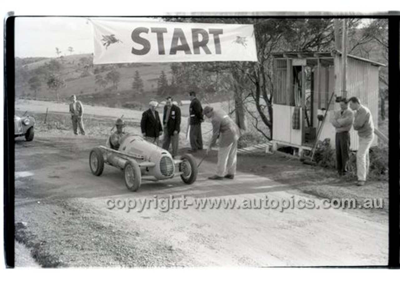 Rob Roy HillClimb 28th September 1958 - Photographer Peter D'Abbs - Code RR1658-261