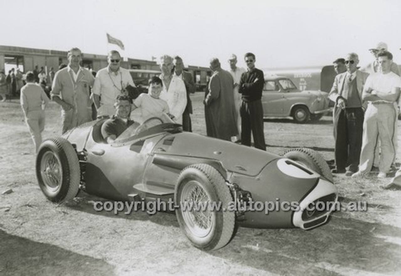 Albert Park 1956 - Photographer Peter D'Abbs - Code 56-AP-054