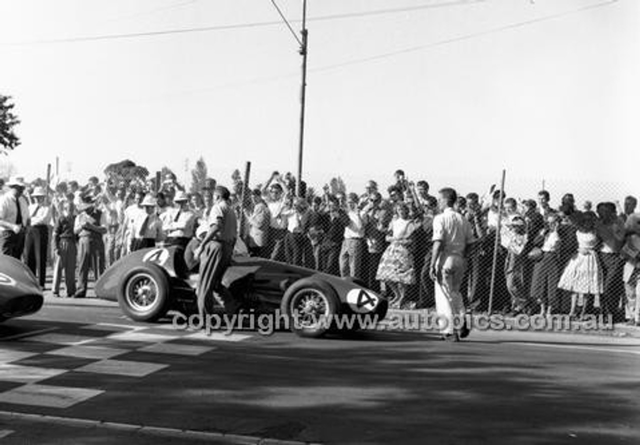 Albert Park 1956 - Photographer Peter D'Abbs - Code 56-AP-064