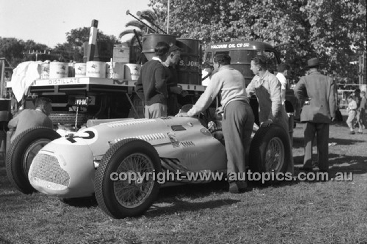 Albert Park 1956 - Photographer Peter D'Abbs - Code 56-AP-068