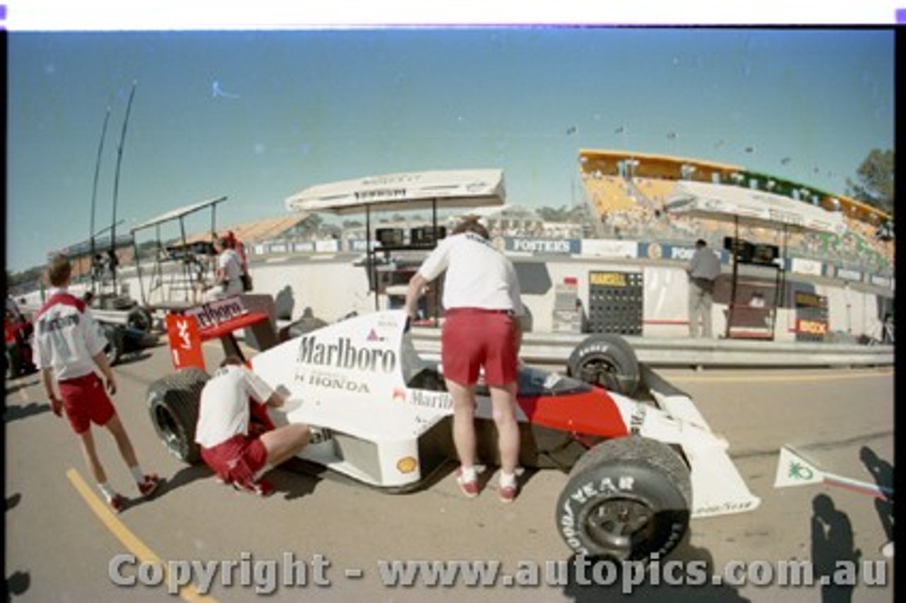 Adelaide Grand Prix Meeting 5th November 1989 - Photographer Lance J Ruting - Code AD51189-402