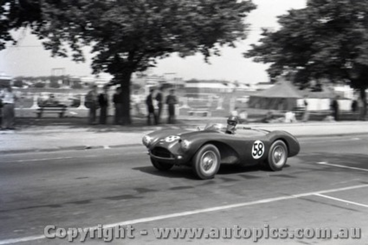 Melbourne Grand Prix 30th November 1958  Albert Park - Photographer Peter D'Abbs - Code AP58-10