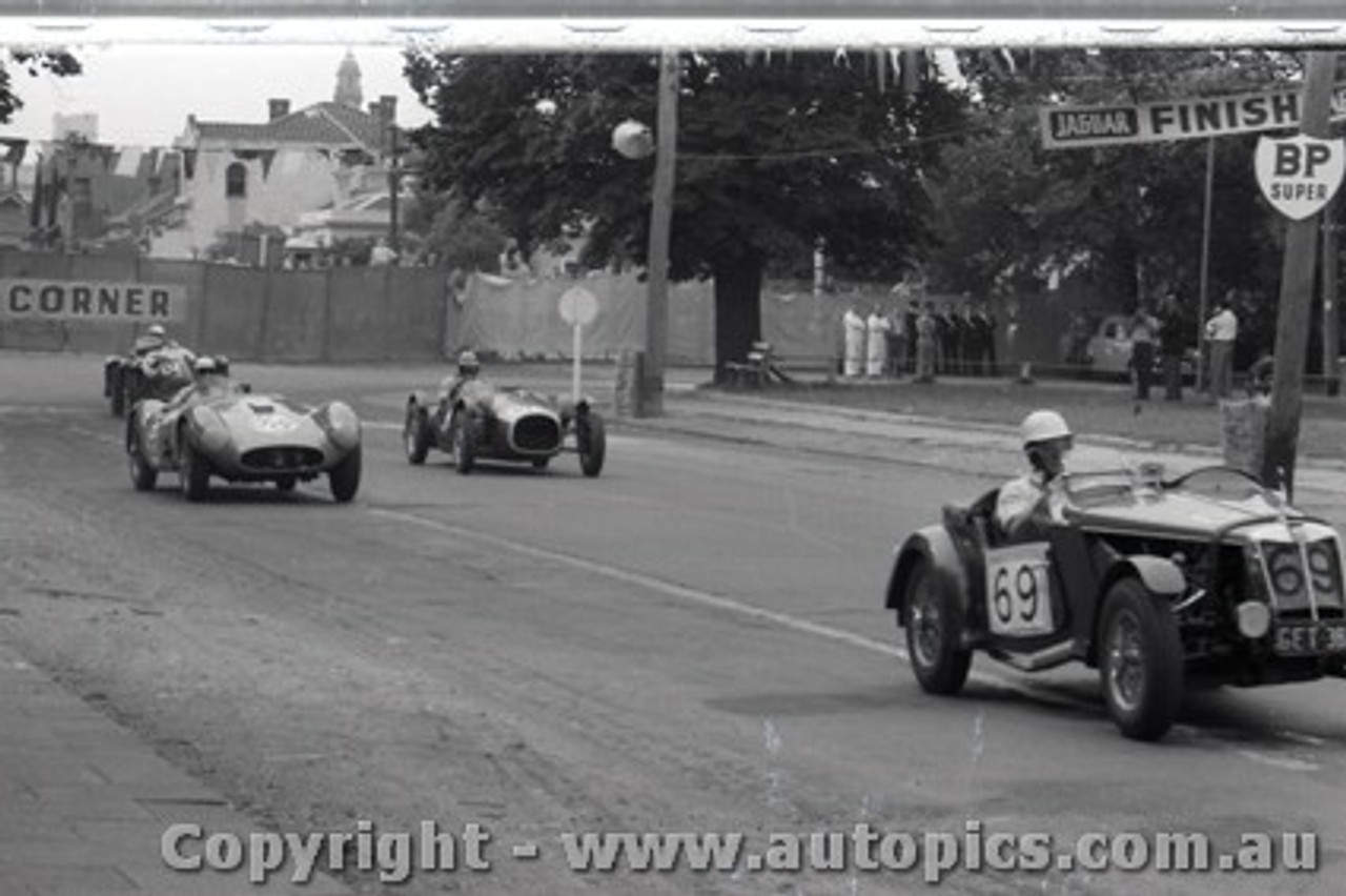 Melbourne Grand Prix, 30th November 1958,  Albert Park  - Photographer Peter D'Abbs - Code AP58-49
