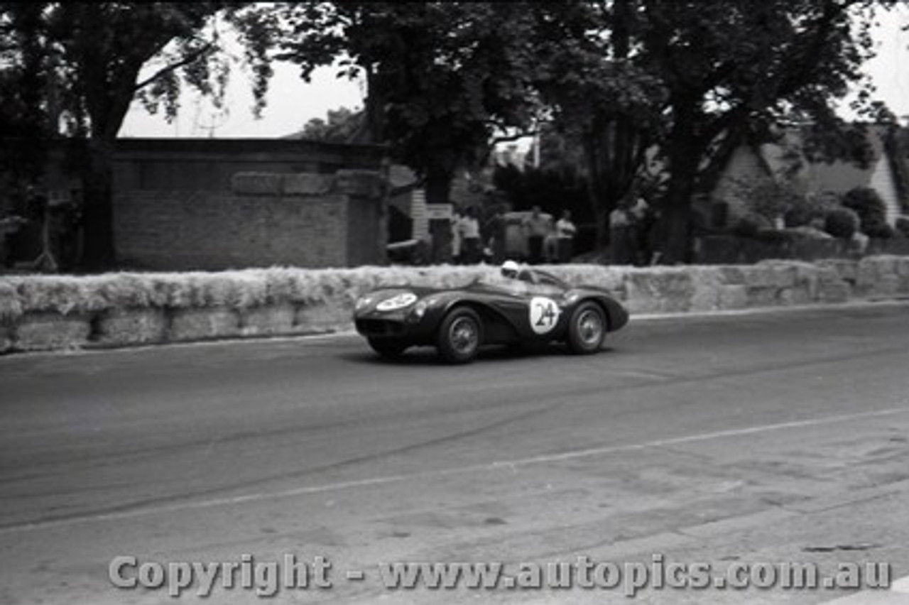 Melbourne Grand Prix, 30th November 1958,  Albert Park  - Photographer Peter D'Abbs - Code AP58-60