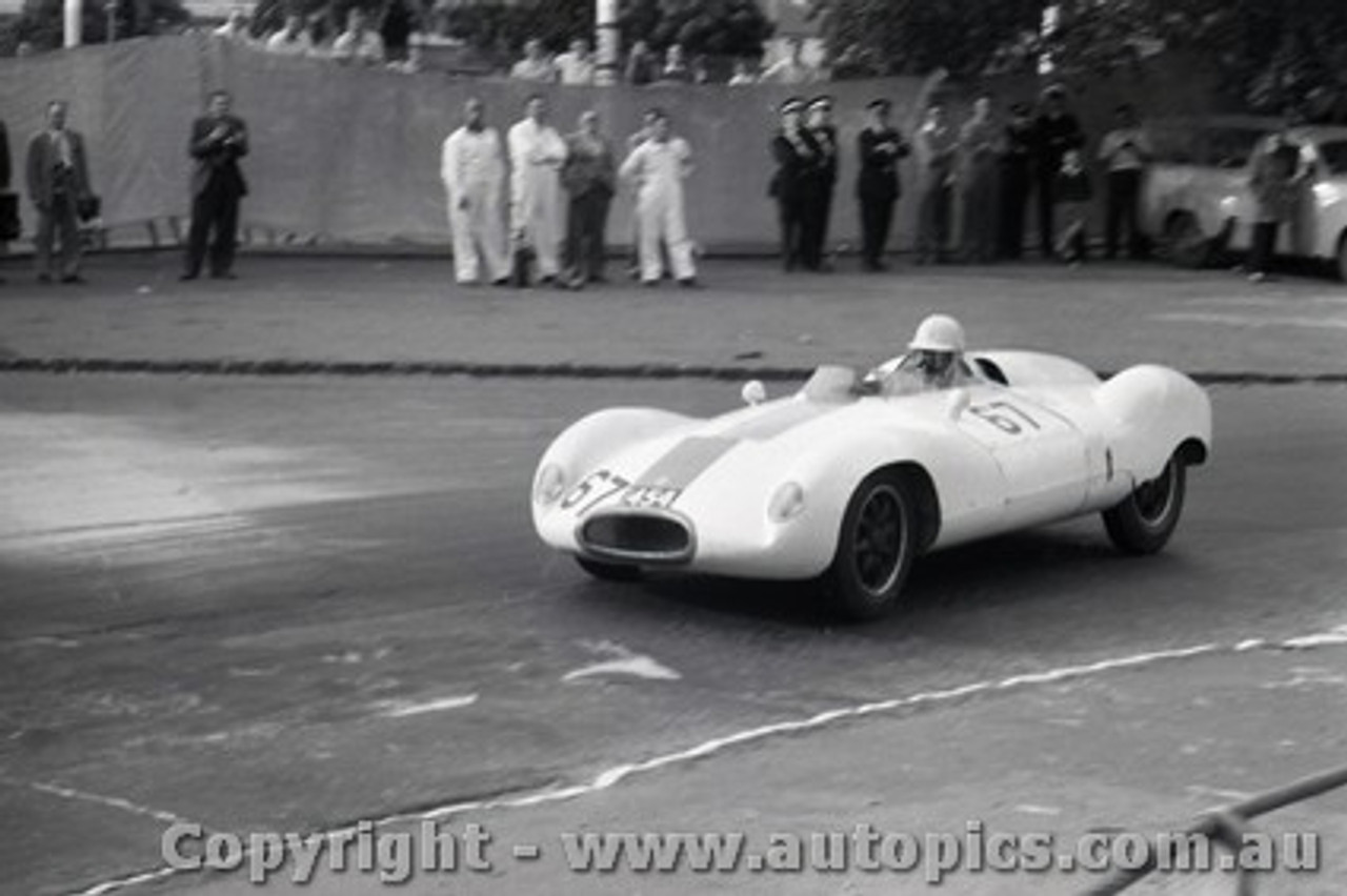 Melbourne Grand Prix, 30th November 1958,  Albert Park  - Photographer Peter D'Abbs - Code AP58-83
