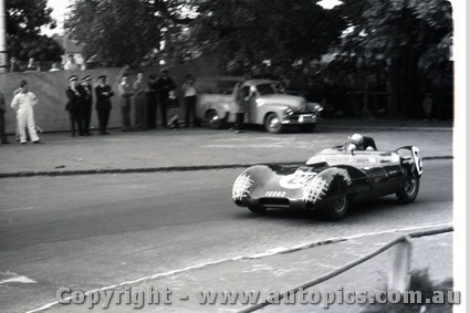 Melbourne Grand Prix, 30th November 1958,  Albert Park  - Photographer Peter D'Abbs - Code AP58-84