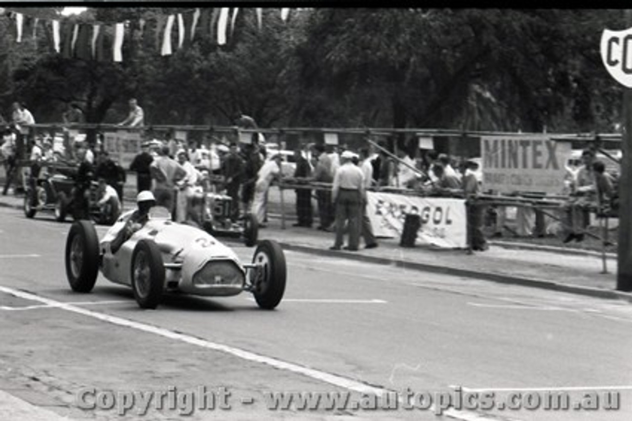 Melbourne Grand Prix 30th November 1958  Albert Park - Photographer Peter D'Abbs - Code AP58-110