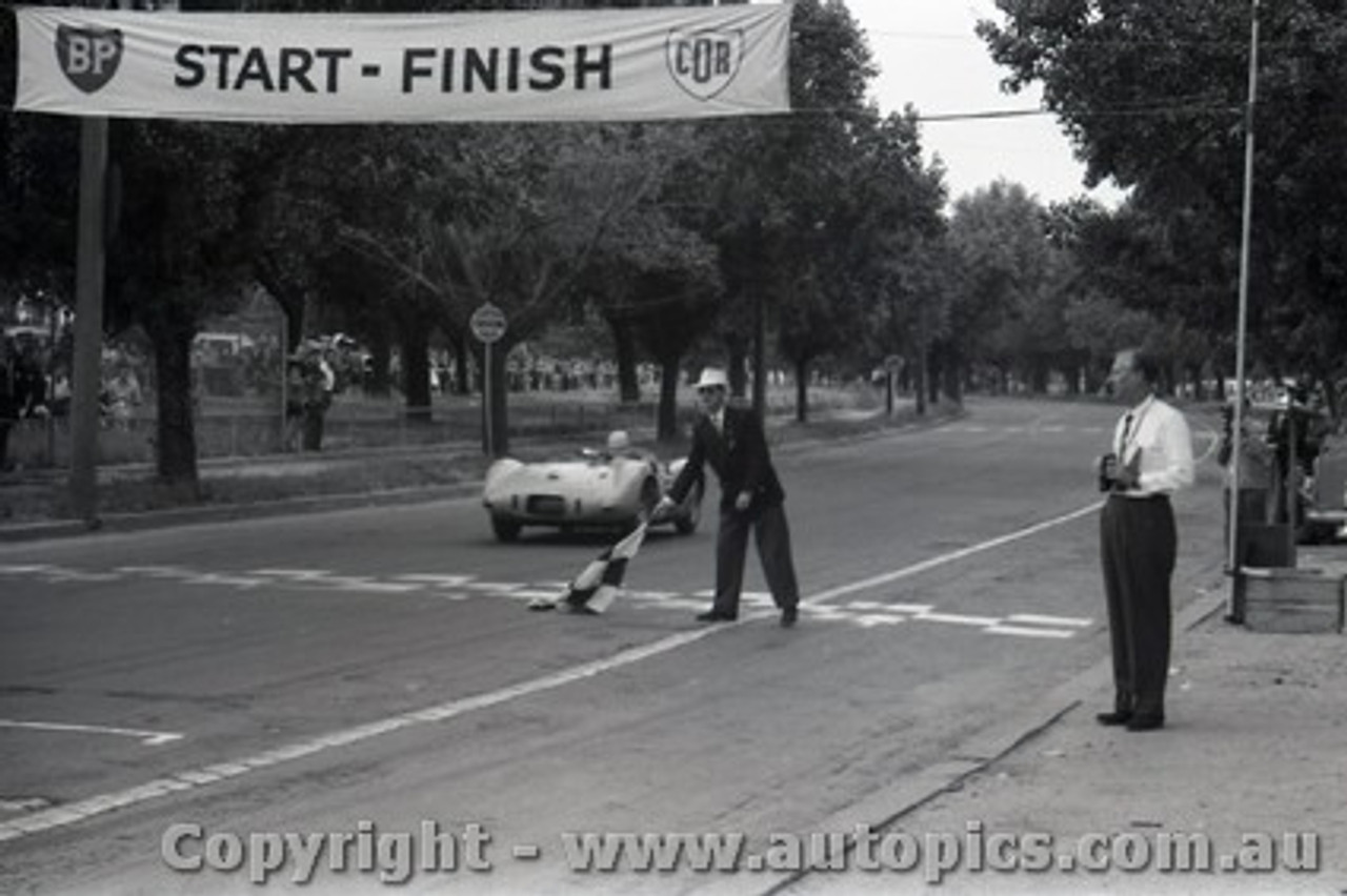 Melbourne Grand Prix 30th November 1958  Albert Park - Photographer Peter D'Abbs - Code AP58-122