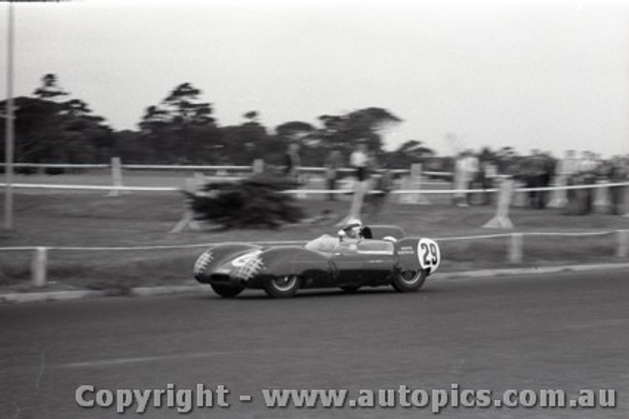 Melbourne Grand Prix 30th November 1958  Albert Park - Photographer Peter D'Abbs - Code AP58-151