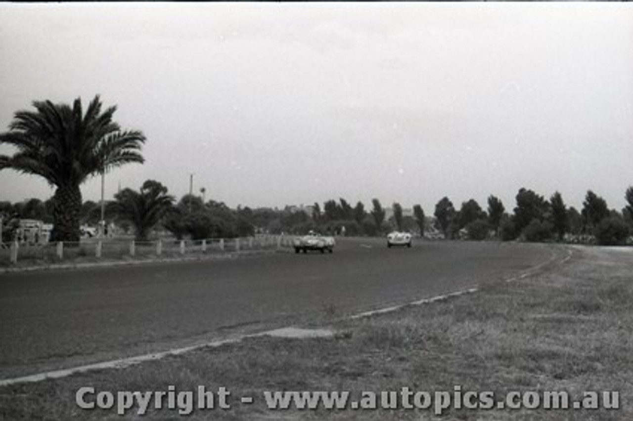 Melbourne Grand Prix, 30th November 1958,  Albert Park - Photographer Peter D'Abbs - Code AP58-155