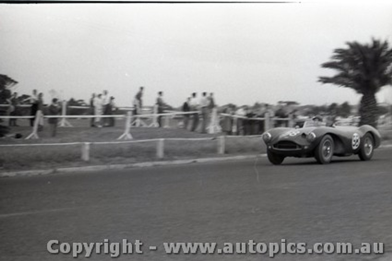 Melbourne Grand Prix, 30th November 1958,  Albert Park - Photographer Peter D'Abbs - Code AP58-157