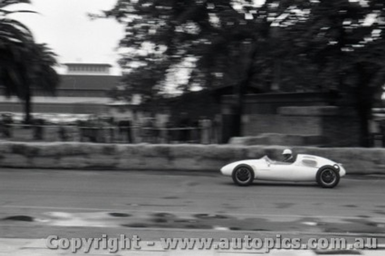 Melbourne Grand Prix 30th November 1958  Albert Park - Photographer Peter D'Abbs - Code AP58-172