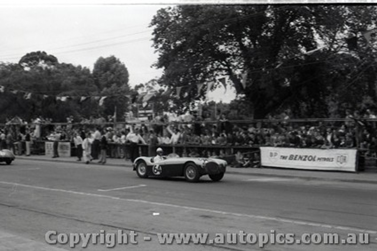 Melbourne Grand Prix, 30th November 1958,  Albert Park - Photographer Peter D'Abbs - Code AP58-306