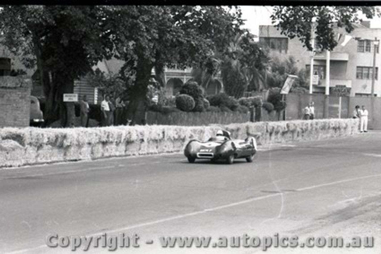 Melbourne Grand Prix, 30th November 1958,  Albert Park - Photographer Peter D'Abbs - Code AP58-370
